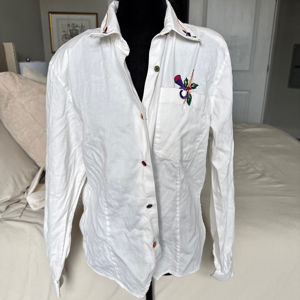 Karen Scott White Button-Down Shirt with Multicolor Embroidery